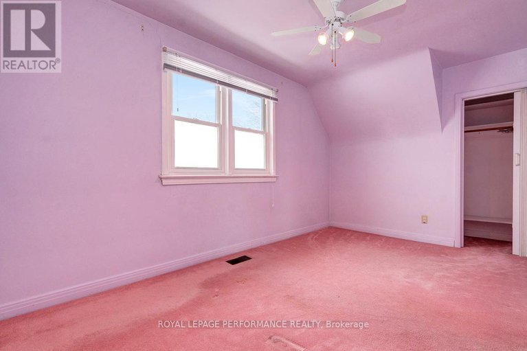 29403056/540-alesther-street/overbrookcastle-heights/ottawa/ontario/K1K1J3_25