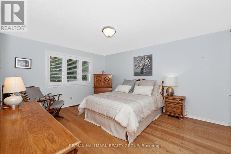 29624952/1850-thornecrest-street/chapel-hill/ottawa/ontario/K1C6K8_28