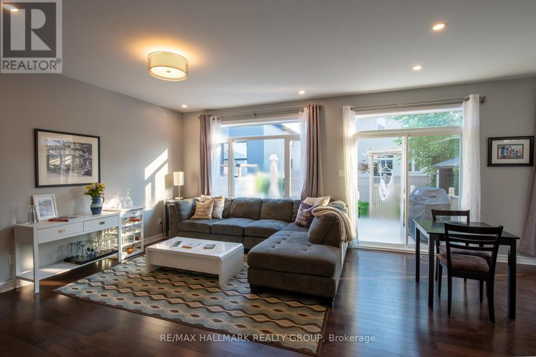 28553250/217-fountainhead-drive/mer-bleuebradley-estatesanderson-park/ottawa/ontario/K1W0C2_13