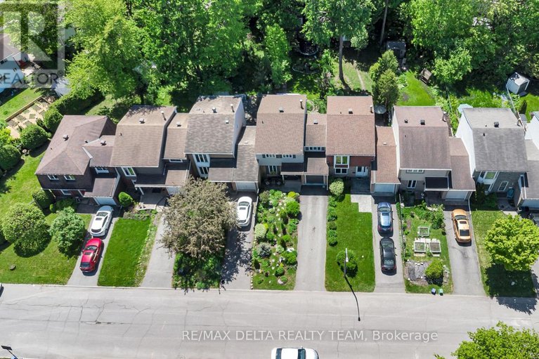 28632768/61-valewood-crescent/blackburn-hamlet/ottawa/ontario/K1B4G1_30