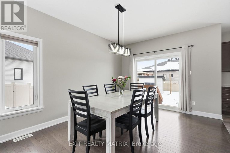 29394255/149-lyon-street/embrun/russell/ontario/K0A1W0_9