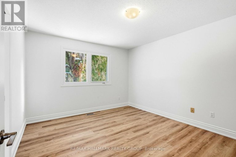 29419869/145-larkin-drive/pheasant-run/ottawa/ontario/K2J1J1_16