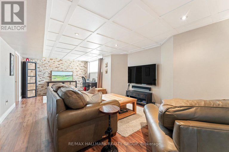 28460424/182-felicity-crescent/mer-bleuebradley-estatesanderson-park/ottawa/ontario/K1W0C2_34