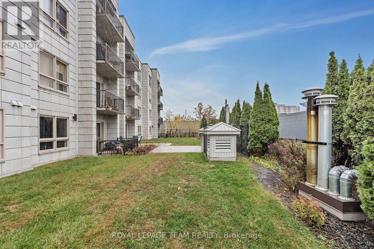 29030481/206-14-norice-street/meadowlandscrestview/ottawa/ontario/K2G2X4_30