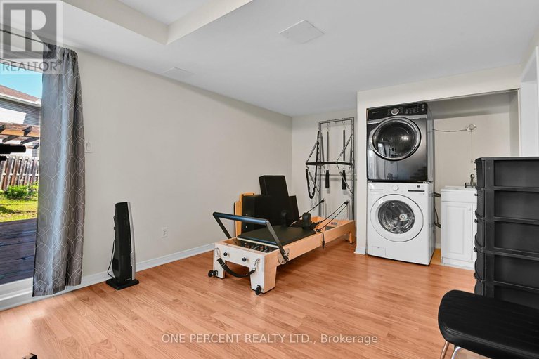 28463418/2572-alanis-private/emerald-woodssawmill-creek/ottawa/ontario/K1T4A1_6