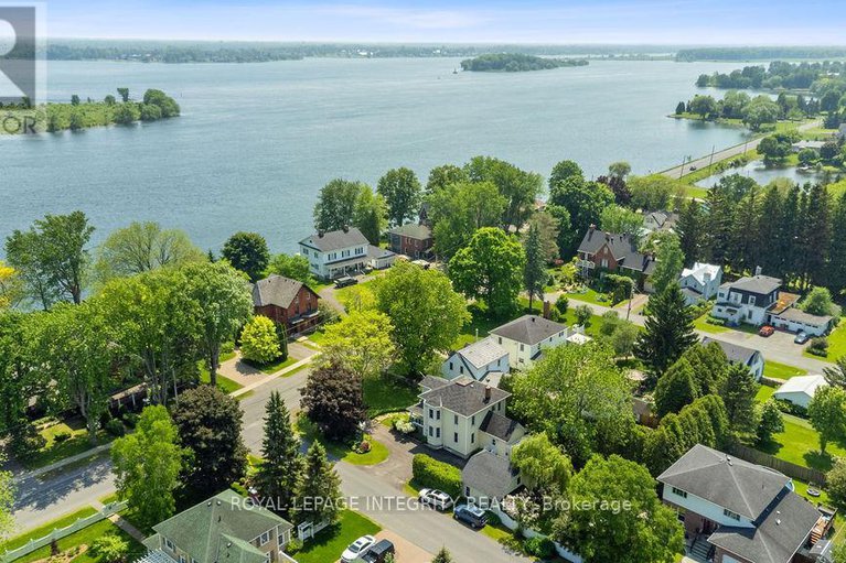 28694404/72-lakeshore-drive/morrisburg/south-dundas/ontario/K0C1X0_34