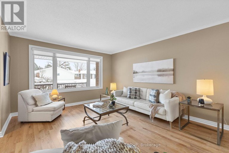 29185304/2143-hubbard-crescent/beacon-hill-north/ottawa/ontario/K1J6L3_6