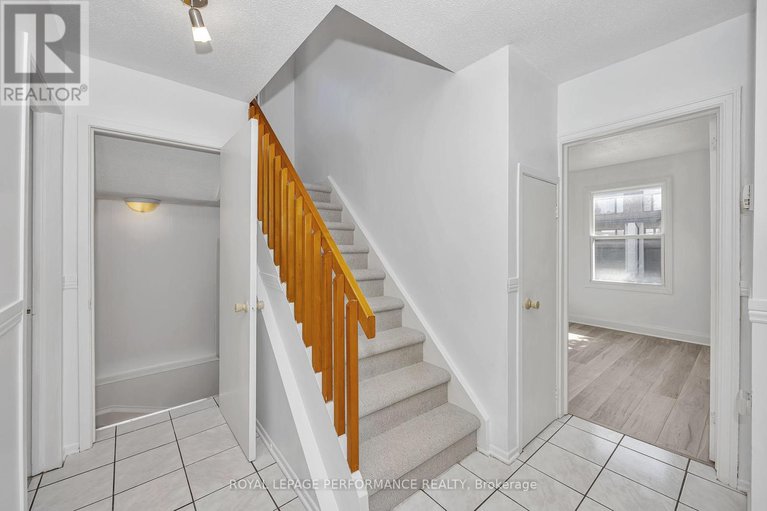 28423853/195-baribeau-street/vanier/ottawa/ontario/K1L7R4_23
