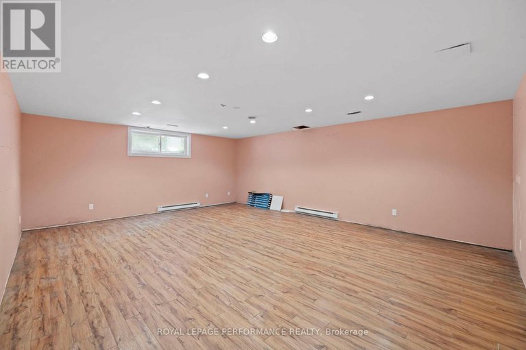 28857396/198-park-grove-drive/queenswood-heights-south/ottawa/ontario/K1E2T1_40