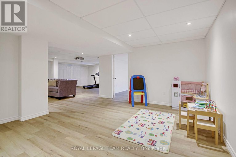 29064308/5719-stuewe-drive/manotick-east-to-manotick-station/ottawa/ontario/K4M1L2_35