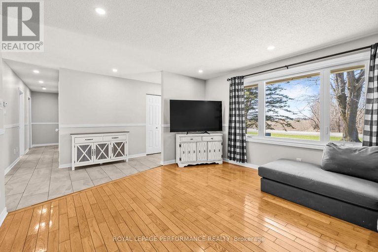 29645047/1547-st-jacques-road/russell-twp/russell/ontario/K0A1W0_11