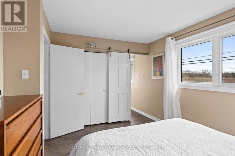 28656808/6481-rideau-valley-drive-n/manotick-south-to-roger-stevens/ottawa/ontario/K4M1B3_18