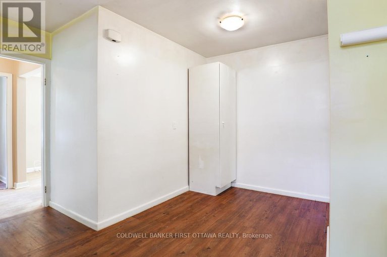 28655520/2133-westbourne-avenue/mckellar-heightsglabar-park/ottawa/ontario/K2A1N3_16