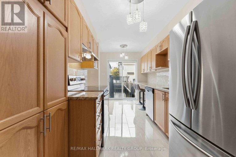 29024114/1072-brasseur-crescent/fallingbrookgardenway-south/ottawa/ontario/K4A5A1_17