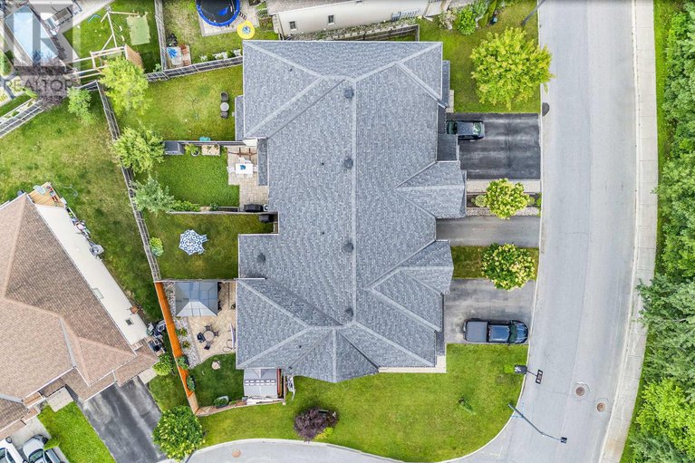 28589482/326-trailsedge-way/mer-bleuebradley-estatesanderson-park/ottawa/ontario/K1W0G6_32