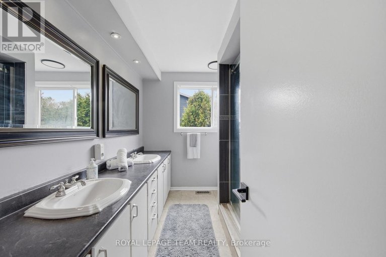 29684354/136-malvern-drive/pheasant-run/ottawa/ontario/K2J2G5_23