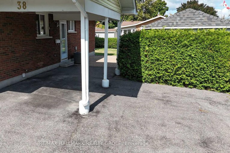 28842722/38-hadley-circle/bells-corners/ottawa/ontario/K2H6N9_3