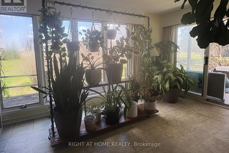 29659131/793-river-road/riverside-southgloucester-glen/ottawa/ontario/K4M0T9_12