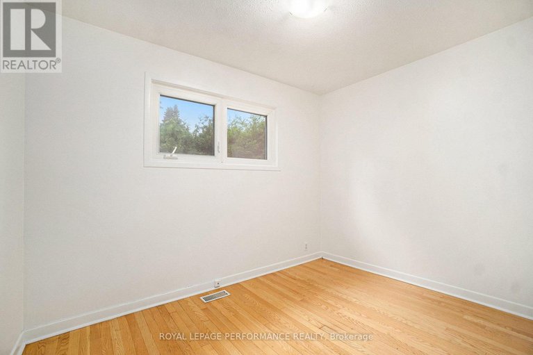 28532553/8-newgale-street/crystal-beach/ottawa/ontario/K2H5R3_12