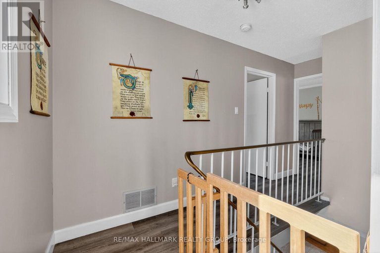 28929560/1821-brousseau-crescent/chateauneuf/ottawa/ontario/K1C2Y5_22