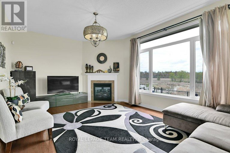 28330795/130-winterhaven-drive/mer-bleuebradley-estatesanderson-park/ottawa/ontario/K1W0H4_7