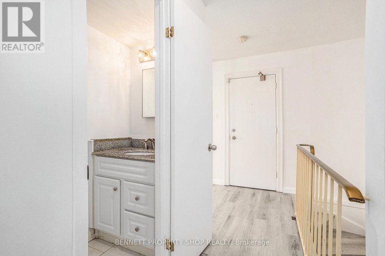 29112457/105-1585-goth-avenue/sawmill-creektimbermill/ottawa/ontario/K1T1E3_13