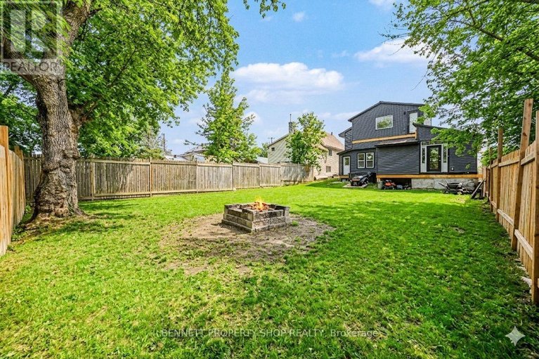 29648461/14-river-road/mcnabbraeside-twps/mcnabbraeside/ontario/K7S1R2_4