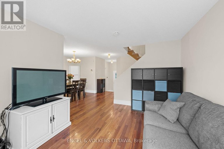 29142168/526-meadowbreeze-drive/emerald-meadowstrailwest/ottawa/ontario/K2M2T4_11