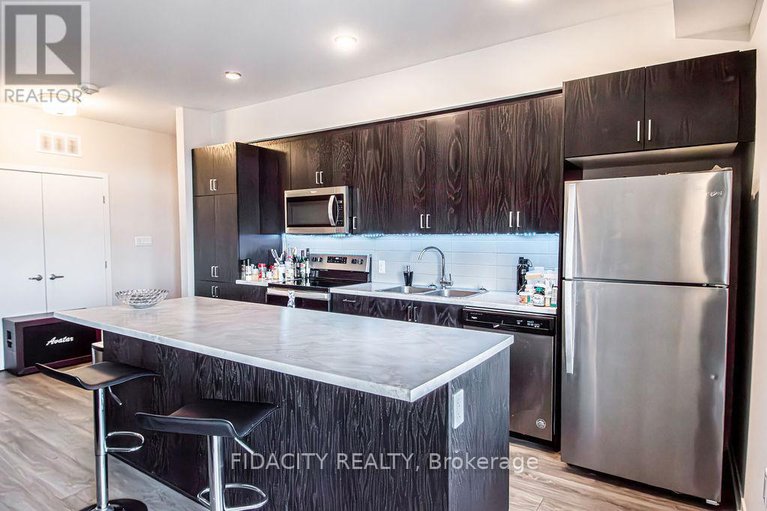 28146054/h-225-citiplace-drive/city-viewskylinefisher-heightsparkwood-hills/ottawa/ontario/K2E0A8_3