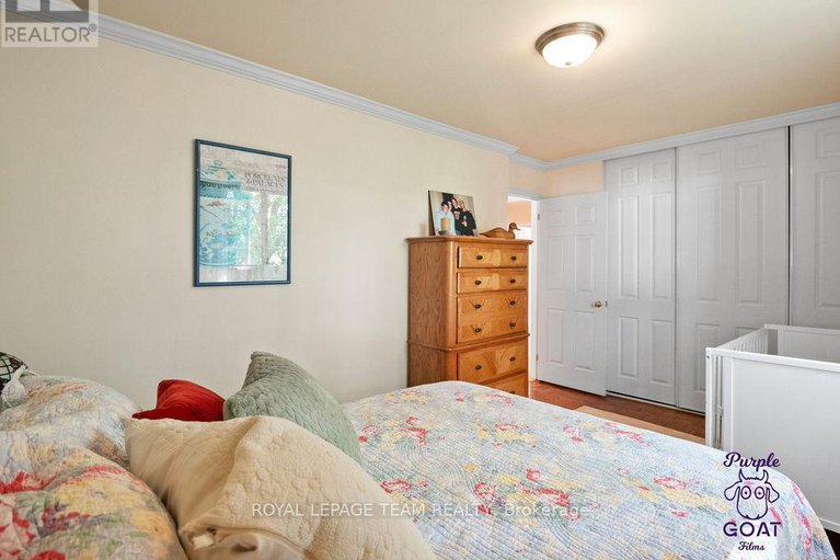 28136010/5-erinlea-court/pineglencountry-place/ottawa/ontario/K2E7C8_28