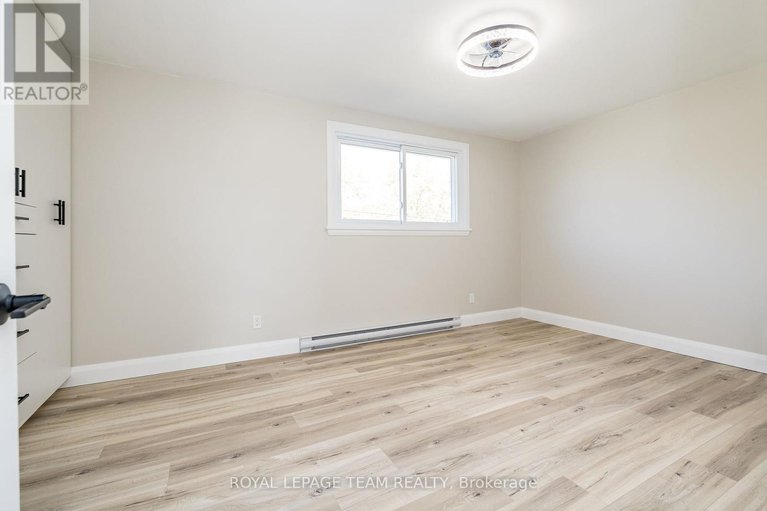 28975666/40-beach-avenue/iroquois/south-dundas/ontario/K0E1K0_22