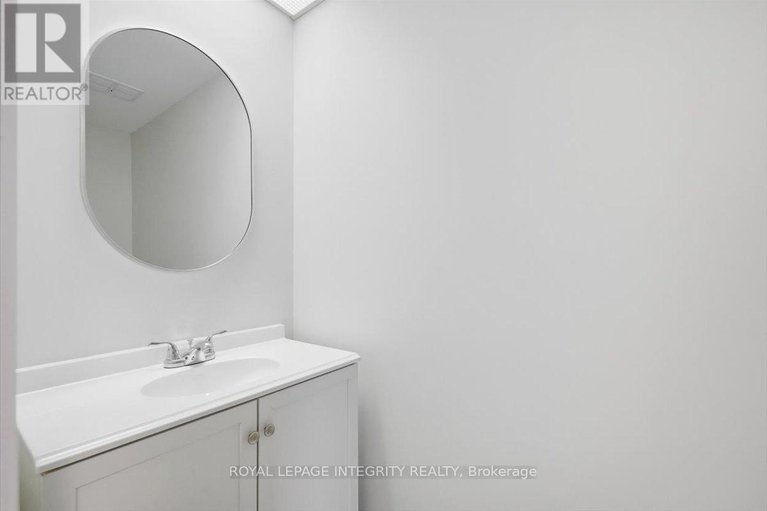 29214221/809-vinette-crescent/chatelaine-village/ottawa/ontario/K1E1X1_17