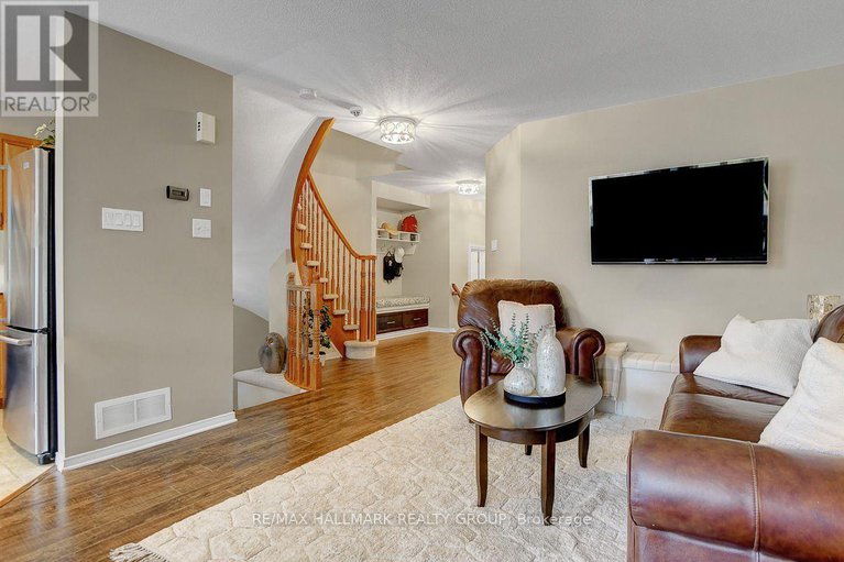 29023597/230-greenridge-street/chapel-hill/ottawa/ontario/K1C7R8_7