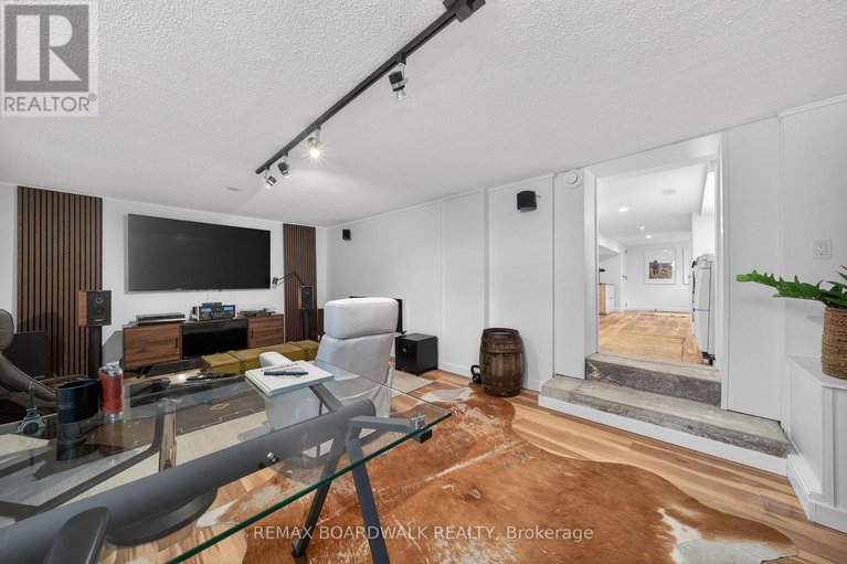 29640571/154-queen-mary-street/overbrookcastle-heights/ottawa/ontario/K1K1X5_34