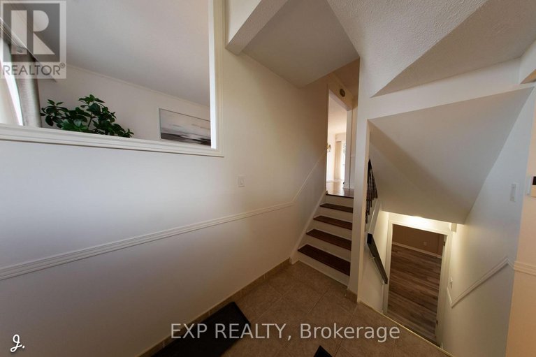 28377335/2772-springland-drive/mooneys-bayriverside-park/ottawa/ontario/K1V6M4_8