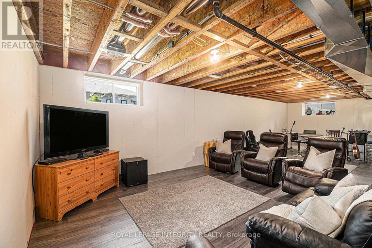 28646652/153-lyon-street/embrun/russell/ontario/K0A1W0_36