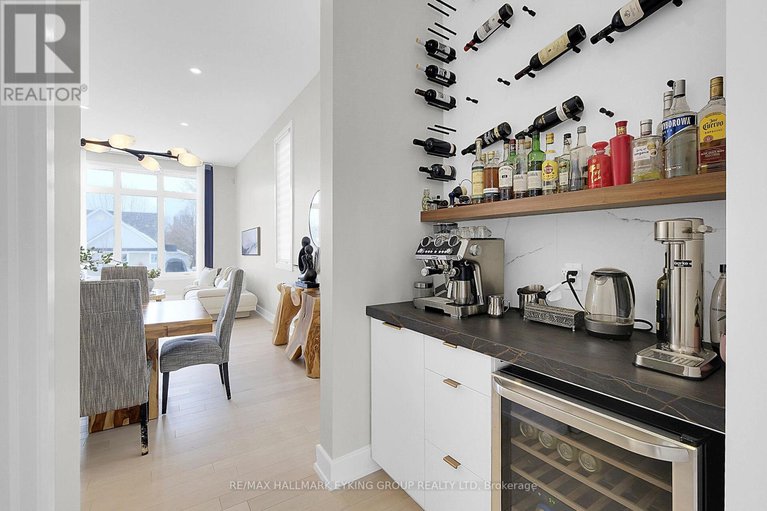 29283028/623-rowanwood-avenue/mckellarhighland/ottawa/ontario/K2A3E3_17