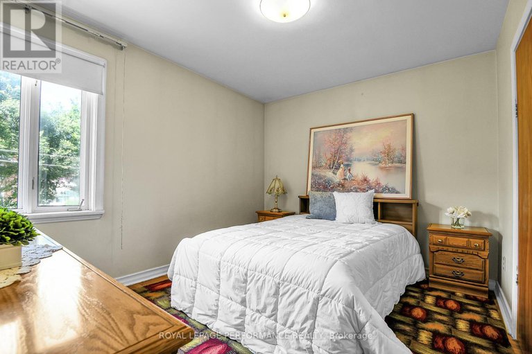 28522253/1379-mayview-avenue/carlington/ottawa/ontario/K1Z8H6_18