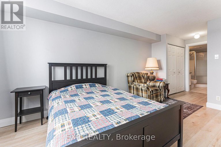 28439582/1106-429-somerset-street-w/ottawa-centre/ottawa/ontario/K2P2P5_12