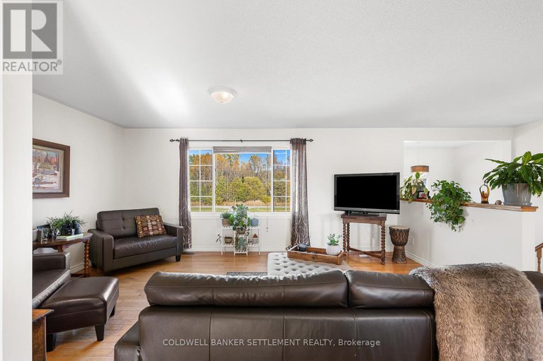 29002354/261-thomson-road/drummond-n-elmsley-drummond-twp/drummondnorth-elmsley/ontario/K7H0L9_11