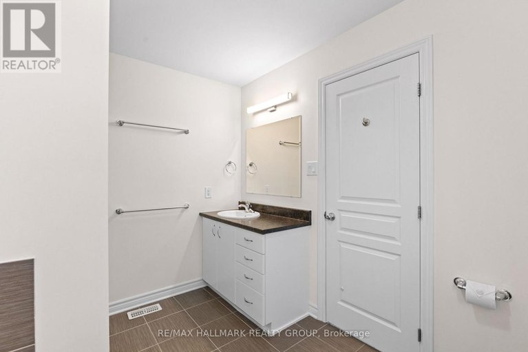 29419266/420-barrick-hill-road/emerald-meadowstrailwest/ottawa/ontario/K2M0H7_24