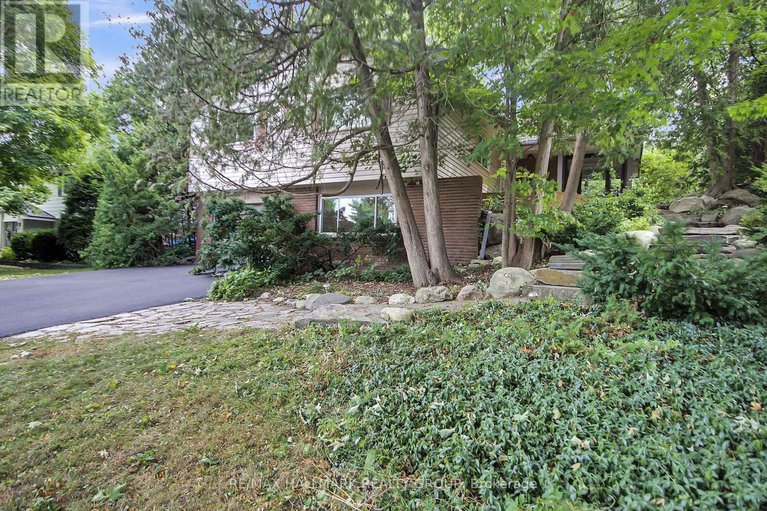 28785291/40-foothills-drive/lynwood-village/ottawa/ontario/K2H6K3_2