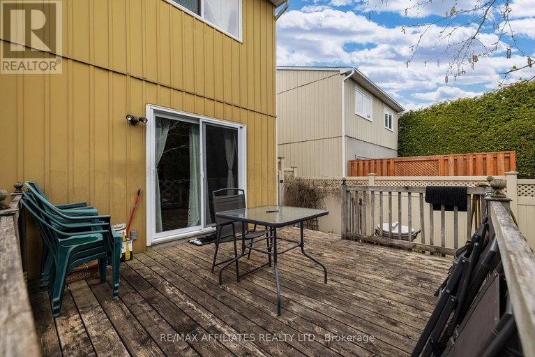 28295817/43-bluegrass-drive/bridlewood/ottawa/ontario/K2M1G2_28