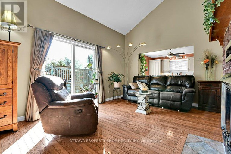 28350114/6156-vineyard-drive/convent-glen/ottawa/ontario/K1C2N6_13