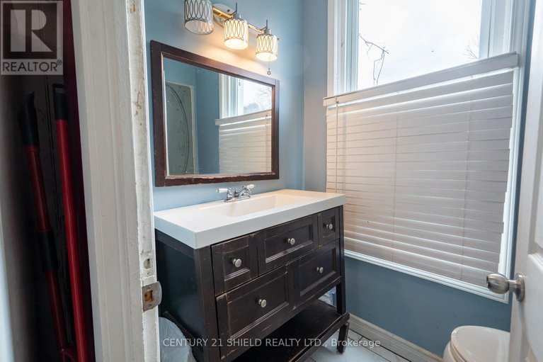 29460583/274-bishop-street-n/alexandria/north-glengarry/ontario/K0C1A0_6