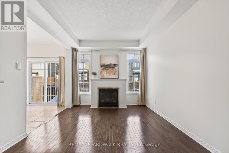 29438320/716-oakglade-avenue/emerald-meadowstrailwest/ottawa/ontario/K2M0B3_9