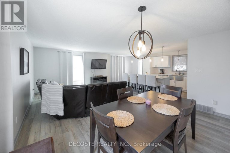 28955272/515-tobin-street/alexandria/north-glengarry/ontario/K0C1A0_15