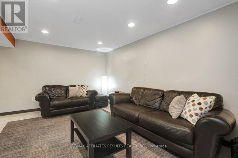 29353202/35-crantham-crescent/stittsville-central/ottawa/ontario/K2S1R2_38