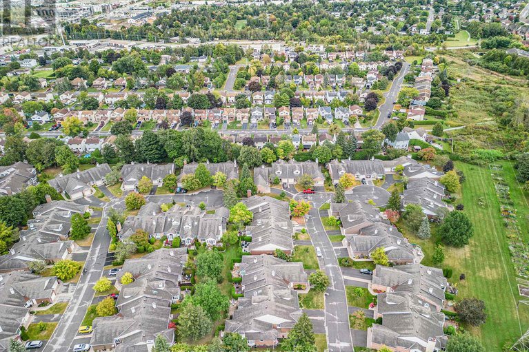 28641582/44-innesbrook-court/stittsville-central/ottawa/ontario/K2S1C7_31