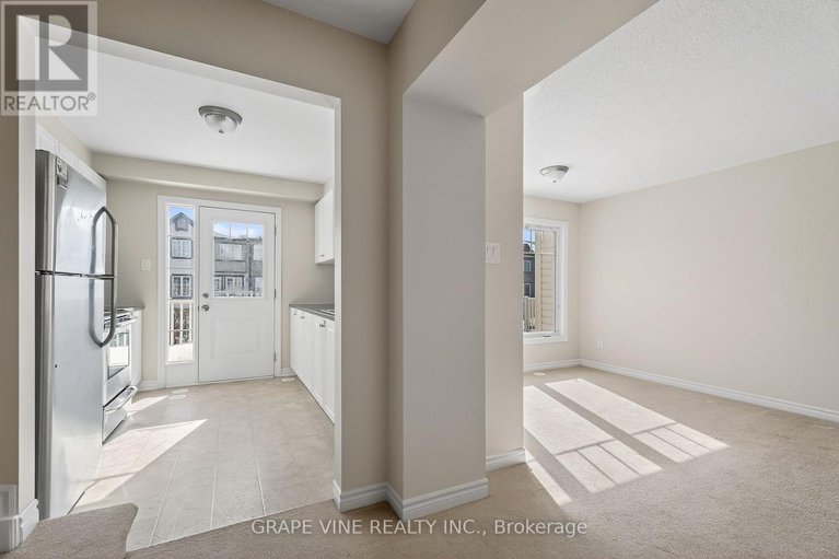 29419636/330-sweet-grass-circle/half-moon-bay/ottawa/ontario/K2J5W9_9